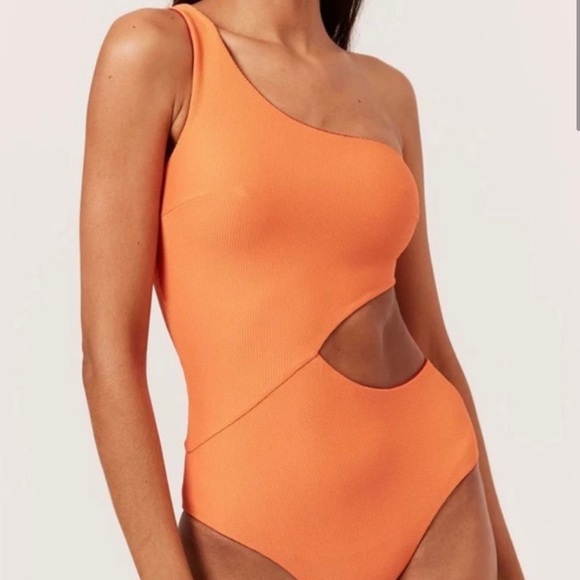 Solid & Striped's Claudia one-piece reversible swimsuit - Picture 9 of 10